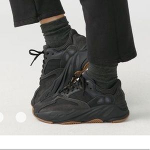SHOEES